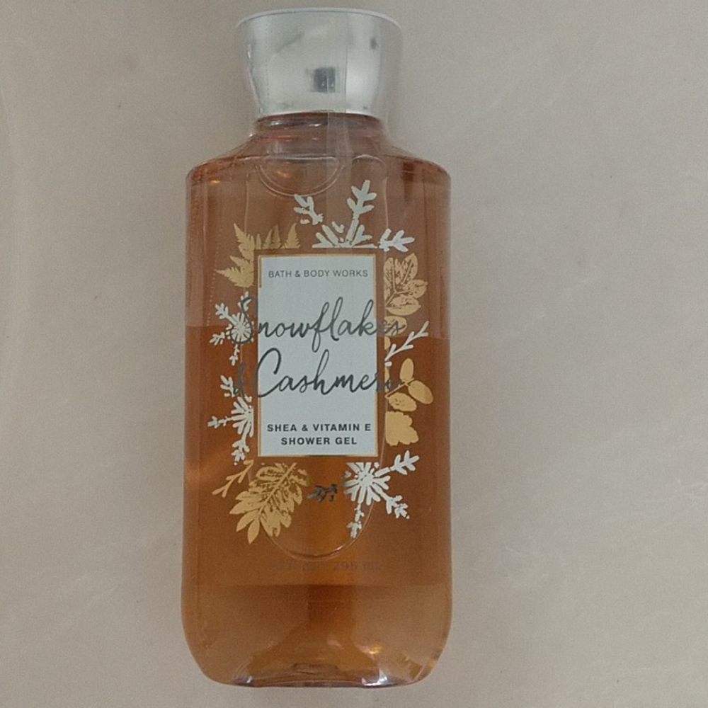 BBW snowflakes and cashmere shower gel new